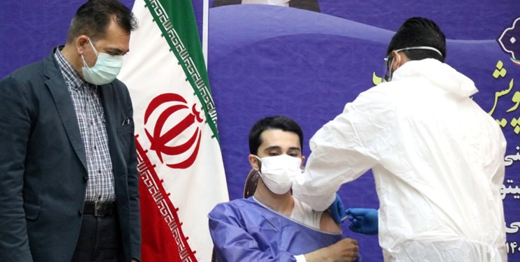 آغاز تزریق واکسن کرونای ایران ـ کوبا در بابل/ پیش‌دستی فرزند رئیس دانشگاه علوم پزشکی بابل در دریافت واکسن ایرانی