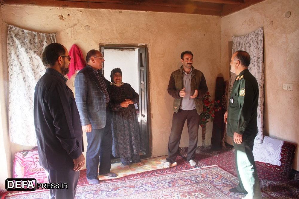 دیدار سردار «ملکی» با خانواده سرباز شهید «اسدی کنتایی» + تصاویر