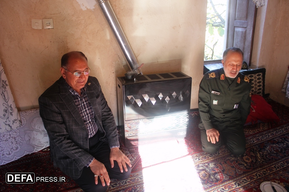 دیدار سردار «ملکی» با خانواده سرباز شهید «اسدی کنتایی» + تصاویر
