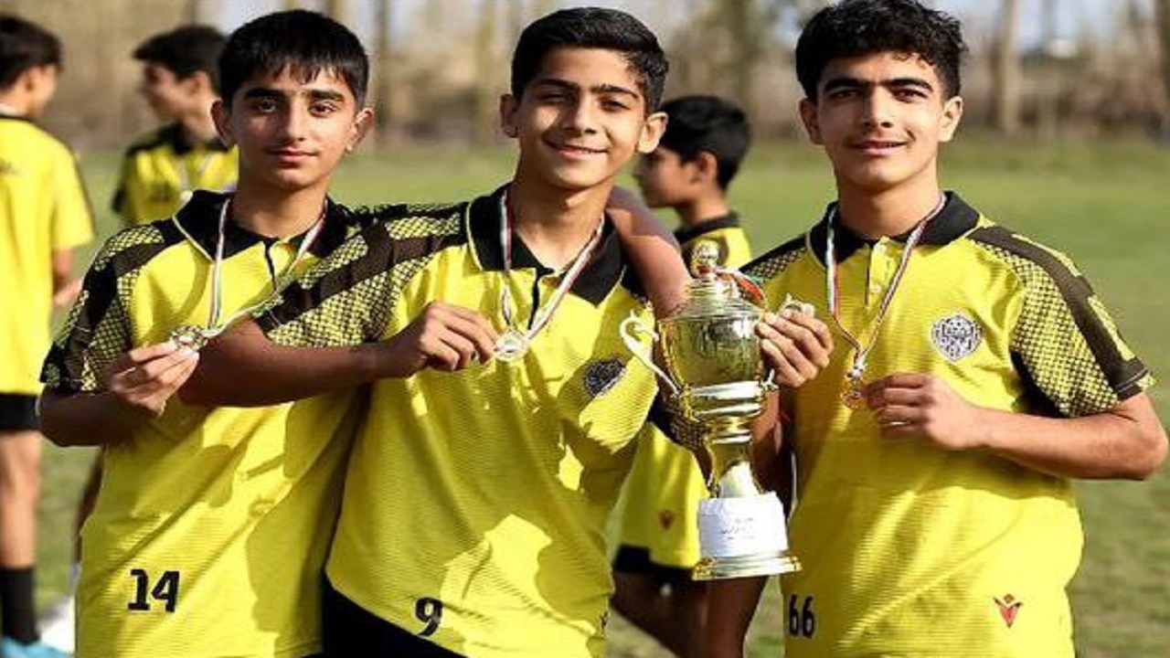آپادانا قهرمان لیگ فوتبال ۱۳ سال بابل