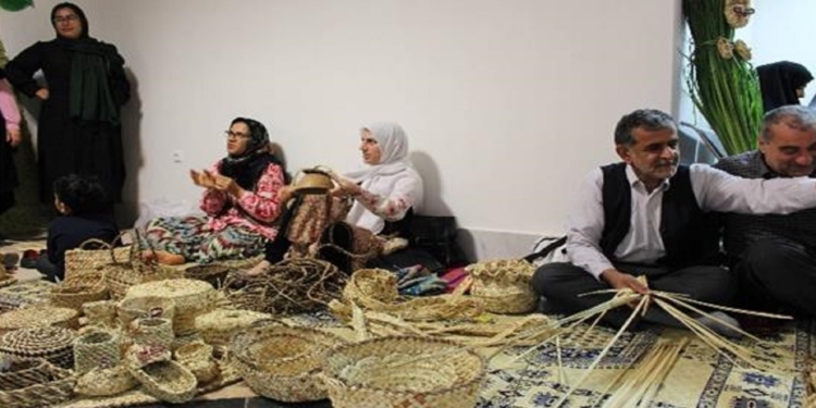 بازدید بیش از ۱۳ هزار نفر از کارگاه‌های صنایع دستی مازندران