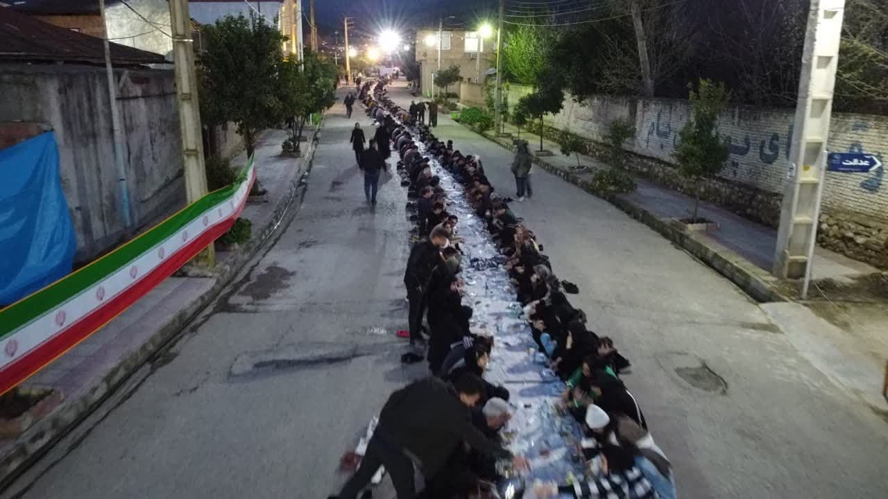 پهن شدن سفره افطاری ۲ کیلومتری در مازندران