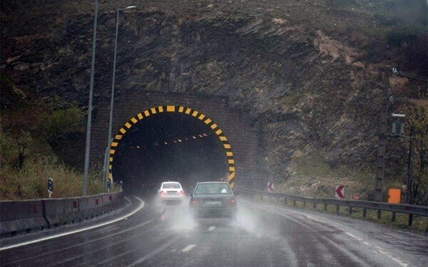 جاده چالوس و آزادراه تهران شمال موقتا مسدود می‌شود