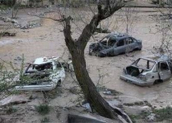 سیلاب جاده کندوان را مسدود کرد