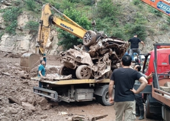 پیگیری آخرین وضعیت سیل جاده چالوس از سوی سرپرست ریاست جمهوری
