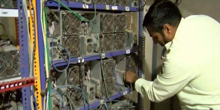 کشف ۷۰ دستگاه رمز ارز غیرمجاز در شهرستان چالوس