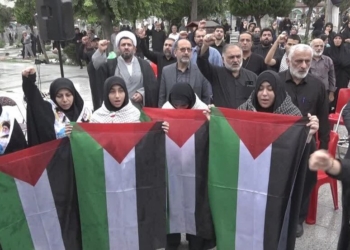 آملی‌ها با پرچم فسلطین انتقام شهادت اسماعیل هنیه را فریاد زدند