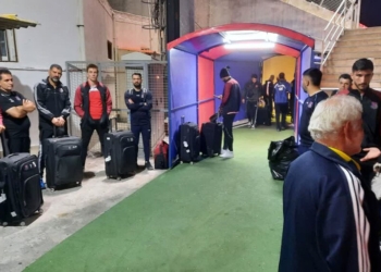 بازیکنان نساجی با اسکورت از ورزشگاه خارج شدند