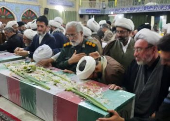 وداع طلاب با پیکر دوشهید گمنام دریادواره شهدای روحانی مازندران در آمل