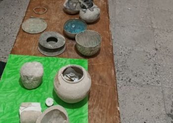 کشف اشیاء عتیقه ۴ هزار ساله در ساری