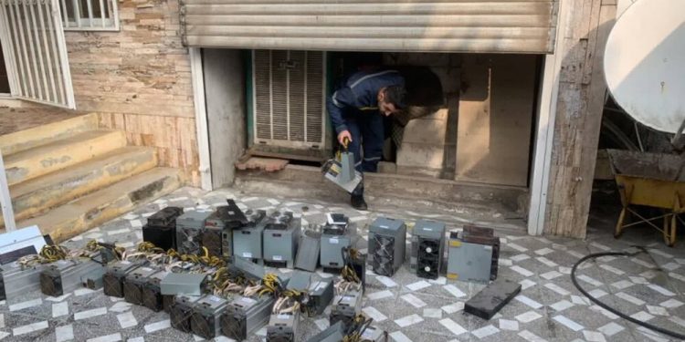 کشف و ضبط ۲۳ ماینر غیرمجاز در شهر چمستان