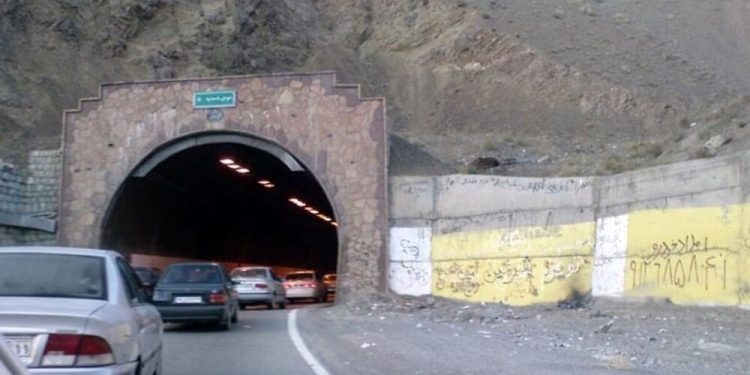 آسمان در محور کندوان صاف و جاده‌ها خشک است