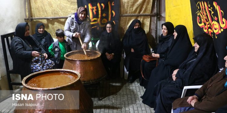 آیین سنتی سمنوپزان در سالروز شهادت حضرت فاطمه زهرا (س)