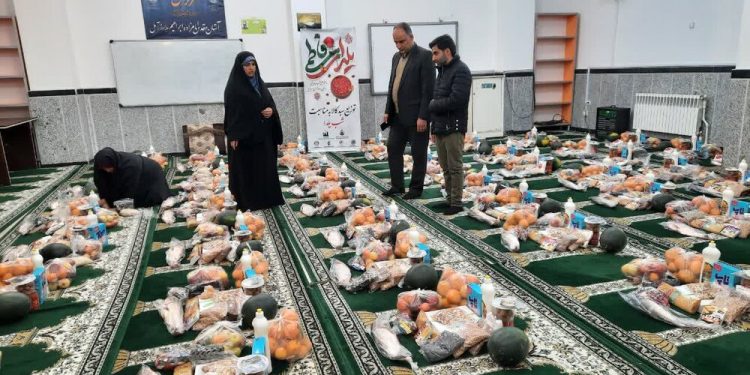 توزیع بسته‌های معیشتی «یلدای فاطمی» میان نیازمندان آملی