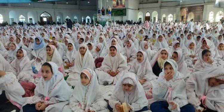   جشن تکلیف ۲ هزار نفری دانش آموزان دختر آملی برگزار شد