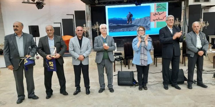 دورهمی کوهنوردان شهرستان آمل با طعم تجلیل از قهرمانان ملی و پیشکسوتان