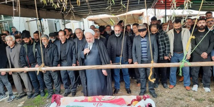 واقف نیکوکار آملی در کنار فرزند شهیدش آرام گرفت