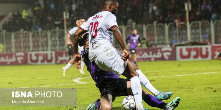 چرا مکالمه اتاق VAR در صحنه جنجالی پخش نشد؟