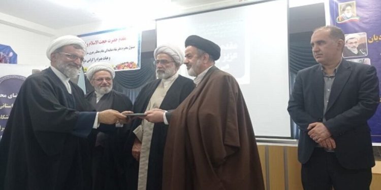 ضرورت افزایش اطلاعات دینی و سیاسی برخی استادان و دانشجویان