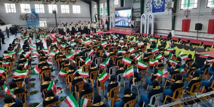 همایش ۱۰۰۰نفری دانش آموزی «یاوران انقلاب، پیشتازان مقاومت» در آمل برگزار شد