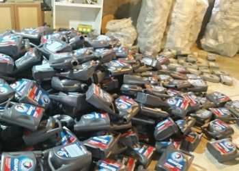 کارگاه تولید روغن موتور و روغن زیتون تقلبی در قائمشهر کشف شد