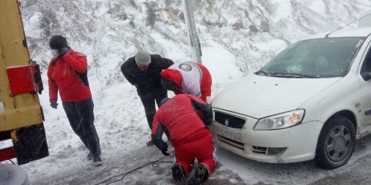 امداد رسانی هلال احمر مازندران به ۷۱۱ نفر در راه‌مانده