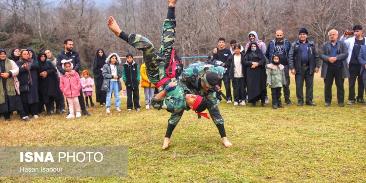 پیاده روی خانوادگی به مناسبت دهه فجر در سوادکوه