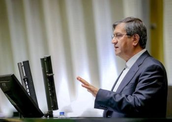 استیضاح همتی هیچ کمکی به وضعیت اقتصادی کشور نخواهد کرد
