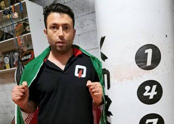 اهدای مدال قهرمانی یک آتش نشان مازندرانی به شهدای مدافع حرم