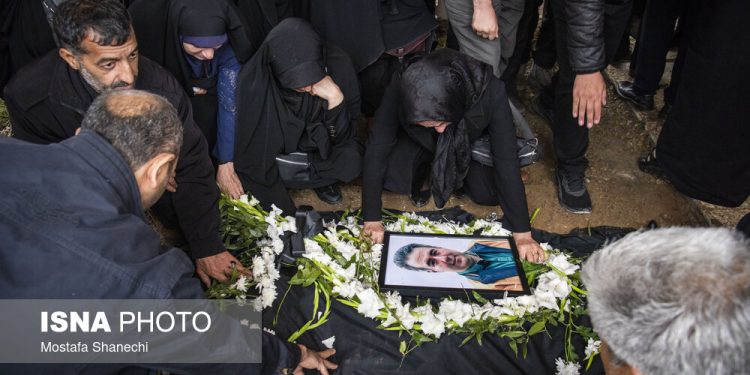 ایسنا - تشییع پیکر مصطفی شریفی باستان‌شناس و مدیر پایگاه میراث جهانی باغ عباس‌آباد