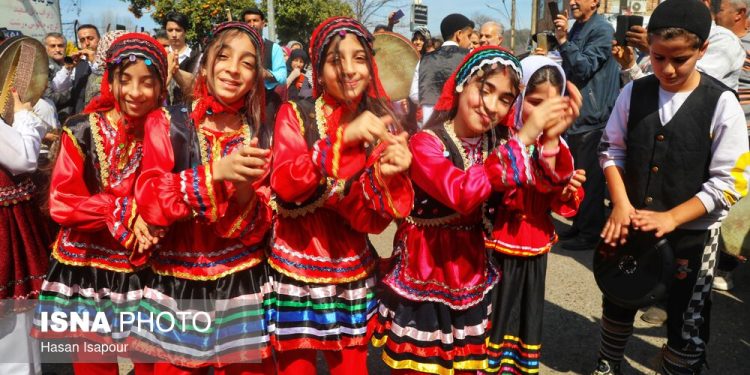 کارناوال نوروزی در خیابان های شهر شیرگاه سوادکوه شمالی