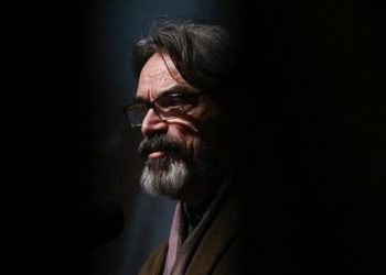 آنچه به ما قدرت می‌دهد تا سرمان را در دنیا بلند کنیم تکیه بر فرهنگ است