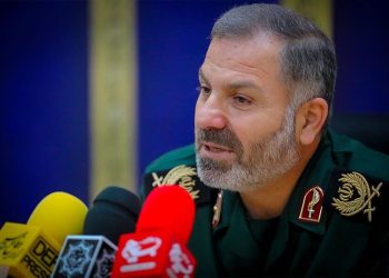 ارتش جمهوری اسلامی با ولایتمداری و روحیه جهادی در صحنه‌های انقلاب تاثیرگذار است