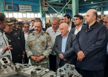 بازدید وزیر دفاع از شرکت دیزل سنگین ایران در آمل