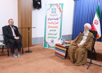 علم و عبادت به موازات یکدیگر ترویج شود