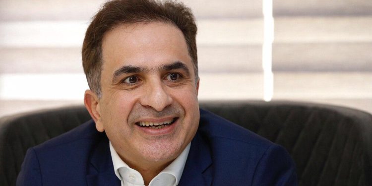 مالک نساجی: فوتبال ما صنعت ورشکسته است/ از داوری بزرگترین ضربه را خوردیم