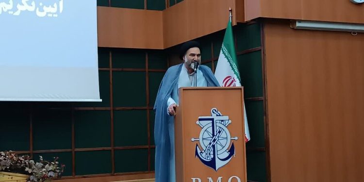 مسئولان باید در جلسات خصوصی مورد نقد قرار گیرند