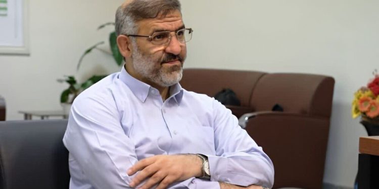 وحدت درونی،توان مقاومت در برابر بازی‌های سیاسی رقیبان جهانی را افزایش می‌دهد