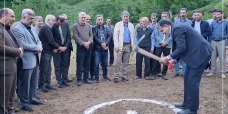 کلنگ احداث سالن ورزشی روستای چورت به زمین زده شد