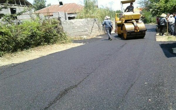 اجرای نهضت آسفالت در روستاهای شهرستان ساری/ آسفالت ۱۰ روستا در دو ماه