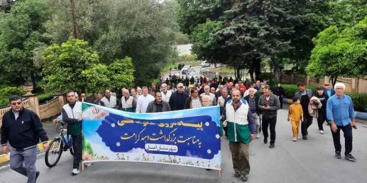حضور شهروندان آملی در همایش پیاده‌روی خانوادگی