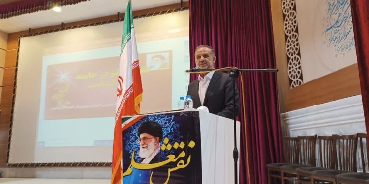 لزوم مکلف کردن آموزش و پرورش برای اصلاح قانون رتبه‌بندی معلمان