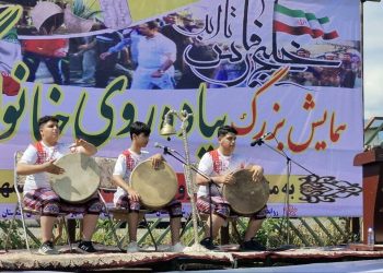 همایش بزرگ پیاده‌روی خانوادگی در چمستان برگزار شد