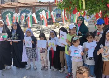 پرواز «کبوتران سرخ» از آسمان آمل برای همدلی با کودکان غزه