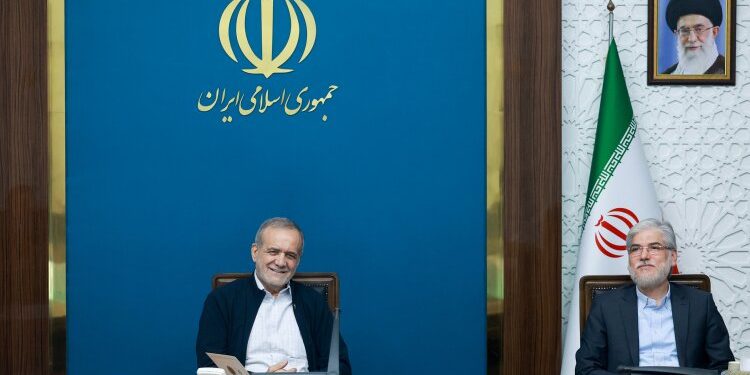 پزشکیان: دانشگاه‌ها پیشنهادهای عملی برای مدیریت مسائل استان‌ها ارائه دهند