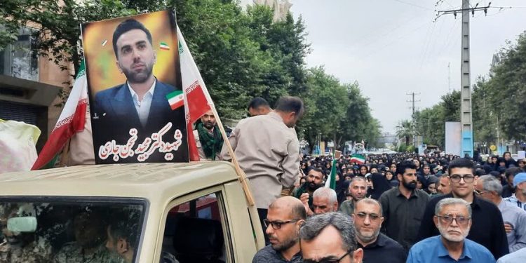 شهید عزت و اقتدار بر روی دستان مردم پایتخت علویان تشییع شد