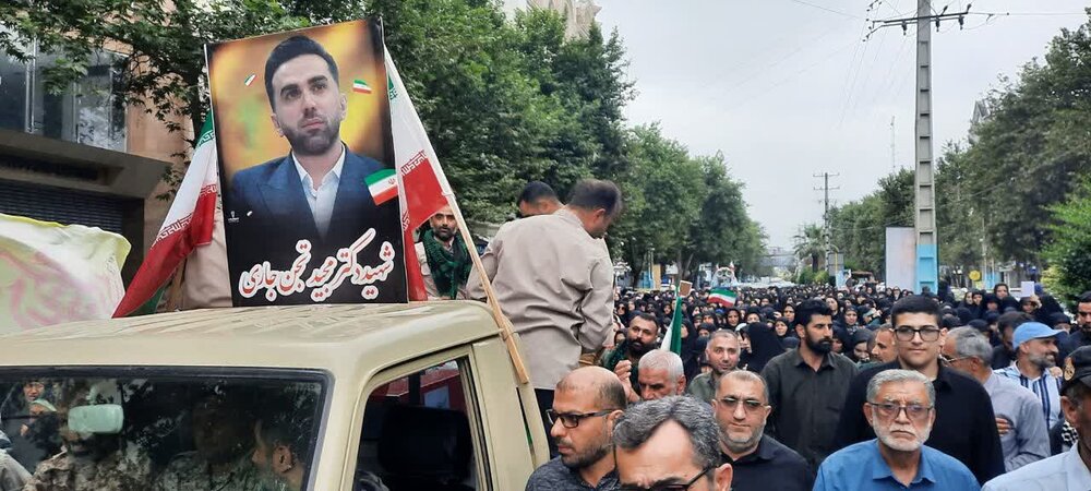 شهید عزت و اقتدار بر روی دستان مردم پایتخت علویان تشییع شد