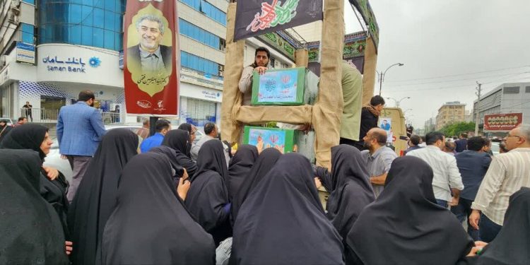 پیکر مطهر شهید نخبه ذاکریان و خانواده‌اش در امیرکلای بابل تشییع شد