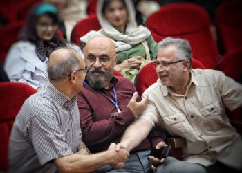 برگزاری نمایشگاه هنرهای تجسمی هنرمندان بهشهر با تقدیر از هنرمند چهاردانگه ای