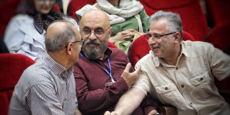 برگزاری نمایشگاه هنرهای تجسمی هنرمندان بهشهر با تقدیر از هنرمند چهاردانگه ای